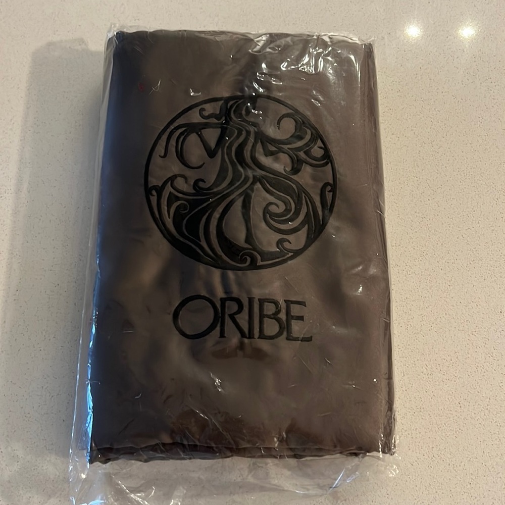 Oribe hair cutting cape